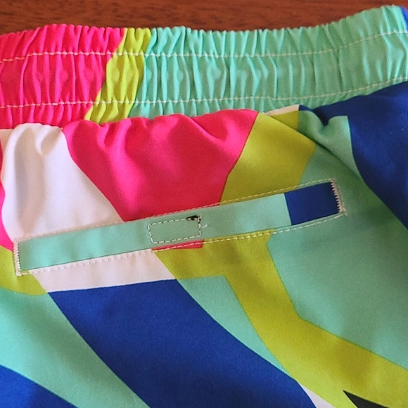 Fabletics Carrie abstract Neon print shorts - Picture 6 of 13